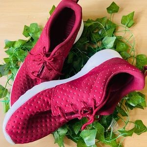 NIKE running shoes in burgundy size 9.5 mens